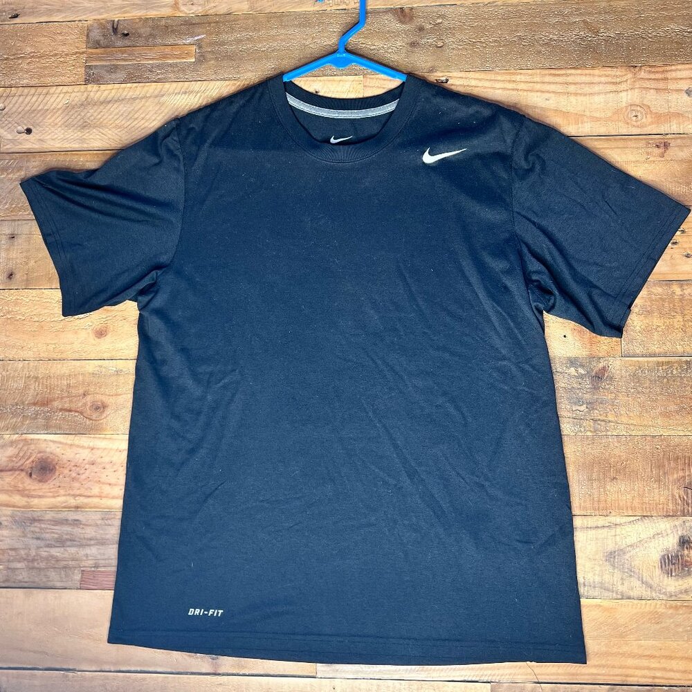 NIKE Black Dri-Fit Men's T-Shirt Medium Athleticwear - Working out and Everyday